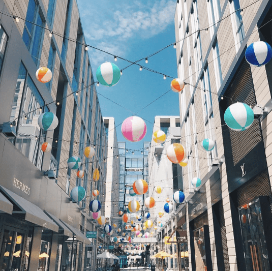 Visting Washington, DC for a long weekend? Read The DC Darlings 3-Day Travel Guide for the hottest restaurants, attractions, and neighborhoods in the city.